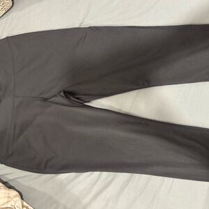 Crown & Ivy scalloped black leggings EUC medium